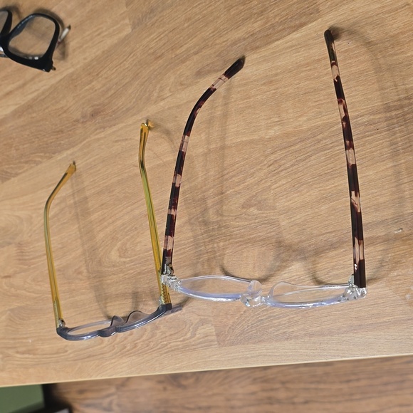 Clear and Gray Glasses Set - Picture 2 of 3